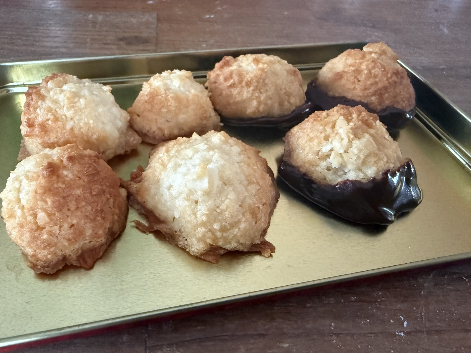 Lektinfreie Kokosbusserl teilweise mit Schokoladeboden
